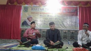 Qori Internasional Drs. H. Darwin Hasibuan, S.Pd.I saat tampil pada acara Haflah Quran di Kecamatan Bolo.
