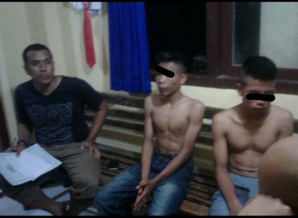Inilah dua orang yang ditangkap warga yang diduga penjambret, di Karijawa Dompu.