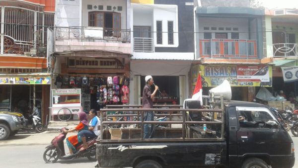 Pengurus Karang Taruna Desa Rato menyorot revitalisasi pasar Sila.