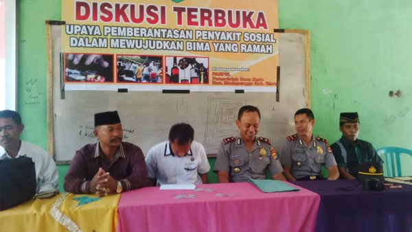 Sosialisasi antisipasi penyakit masyarakat di Desa Rade Kecamatan Madapangga.