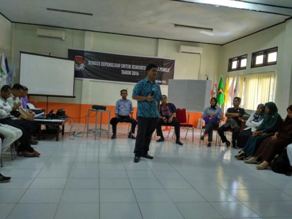 Ketua KPU RI, Juri Ardiantoro saat dihadapan peserta Kursus Kepemiluan, Rabu.