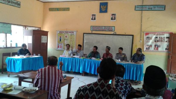 Rapat pemantapan HUT ke-71 PGRI dan HGN tingkat Kecamatan Madapangga.