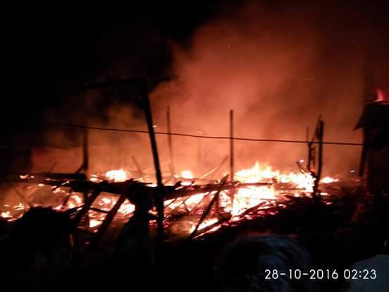 Enam rumah warga Bolo yang ludes terbakar dini hari tadi.