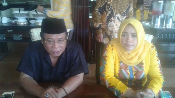 Ketua DPD Partai Golkar NTB, HM Suhaili disampingi Ketua DPD Golkar Kab. Bima, Hj Indah Dhamayanti Putri.