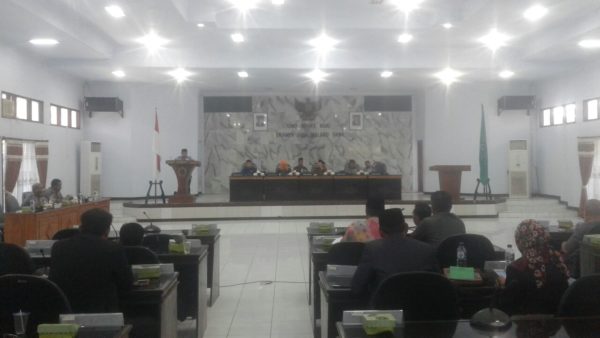 Fraksi DPRD Kabupaten Bima menyampaikan pandangan umum terhadap RAPBD 2017, Jumat (18/11/2016).