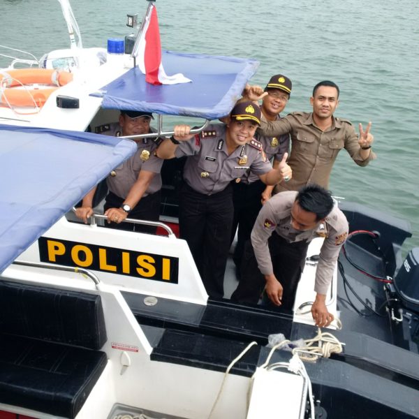 Kapolres Bima Kota AKBP, Ahmad Nurman Ismail S.ik, yang didampingi oleh Kabag Sumda Kompol M Ikbal Huda S.Sos mencoba speed boad tersebut di Palabuhan Bima.