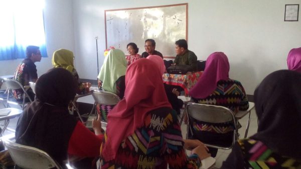 Tim Asosiasi Institusi Pendidikan Ners Indonesia (AIPNI) saat berkunjung ke STIKES Yahya Bima.