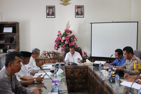 Rapat tim Sapu Bersih Pungli di ruang rapat Wali Kota Bima beberapa waktu lalu.