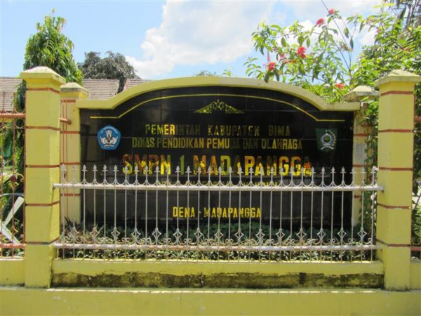 SMP Negeri 1 Madapangga.
